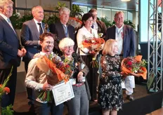 Winners of the Ambassador of the Mushroom Industry Award 2019 at the 35th Dutch Mushroom Days in Den Bosch; Magda Verfaillie, Johan Baars, Anton Sonnenberg, Ko Hooijmans and Jan Klerken with family and speaker Loek Hermans (left).